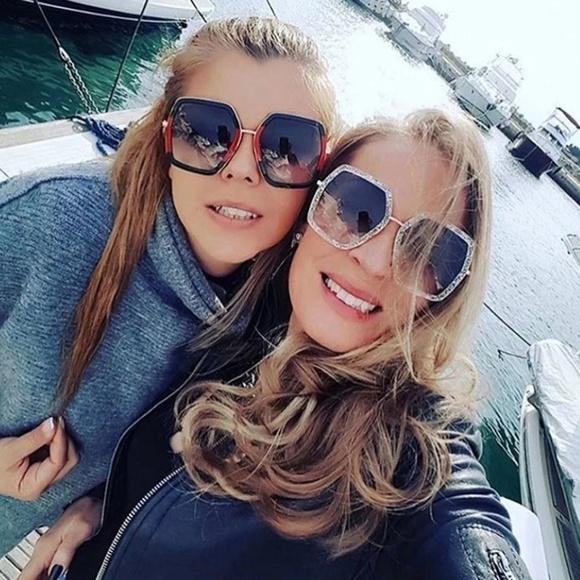 HOST PICK! 🎅 Oversized sunglasses polarized - Picture 3 of 5